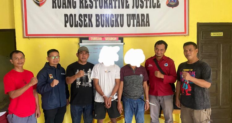 Anggota Polres Morowali Utara amankan dua pelaku narkoba di Polsek Bungku Utara.