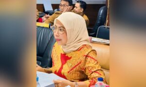 Ketua DPRD Morowali Utara Warda Dg Mamala_20250819_191448_0000 Ketua DPRD Morowali Utara (Morut), Warda Dg Mamala, SE, memimpin langsung rapat lanjutan pembahasan Badan Anggaran (Banggar) DPRD bersama pemerintah daerah pada Selasa (19/8/2025).