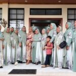 Ketua DPRD Morowali Utara Warda Dg Mamala bersama ibu-ibu pengajian Ketua DPRD Morowali Utara Warda Dg Mamala bersama ibu-ibu pengajian saat doa bersama pengfungsian Masjid Sitti Rahmah