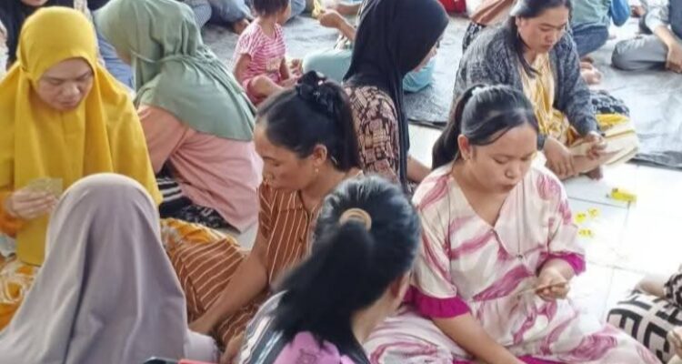 Warga antusias mengikuti turnamen domino Morowali Utara yang digelar oleh H. Mukhlis Dg Mamala di Kecamatan Mori Atas dan Mori Utara.