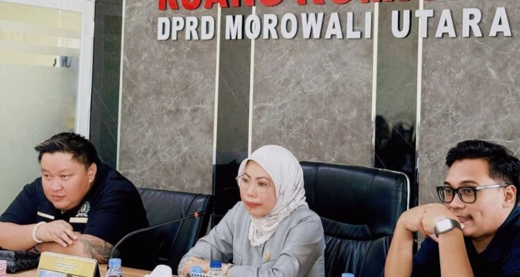 RDP DPRD Morut Bahas Kompensasi Nelayan Matube dan Tokonanaka Ketua DPRD Morut memimpin RDP membahas kompensasi untuk nelayan Matube dan Tokonanaka bersama perwakilan 17 perusahaan tambang di ruang Komisi II DPRD Morowali Utara.