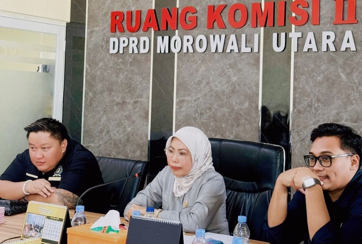 RDP DPRD Morut Bahas Kompensasi Nelayan Matube dan Tokonanaka Ketua DPRD Morut memimpin RDP membahas kompensasi untuk nelayan Matube dan Tokonanaka bersama perwakilan 17 perusahaan tambang di ruang Komisi II DPRD Morowali Utara.