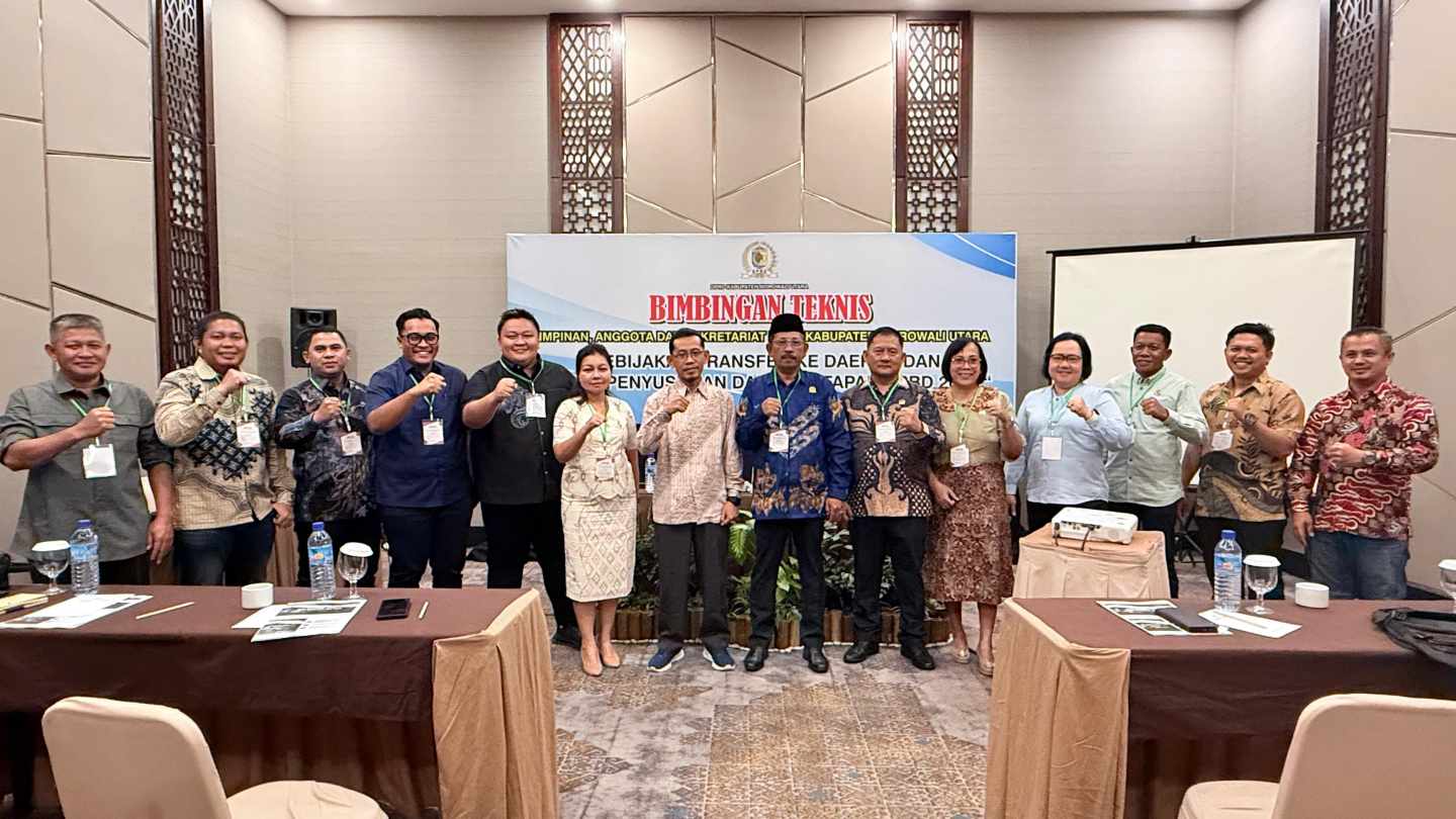 Peserta Bimtek DPRD Morowali Utara di Mataram Peserta Bimtek DPRD Morowali Utara di Hotel Santika Mataram bahas kebijakan transfer daerah dan APBD 2026