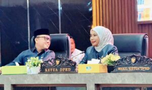 Ketua dan Bupati Morowali Utara Pimpin Rapat Paripurna KUA-PPAS 2026 Ketua DPRD Warda Dg Mamala dan Bupati Morowali Utara Delis Julkarson Hehi memimpin Rapat Paripurna DPRD Morowali Utara membahas KUA-PPAS 2026.